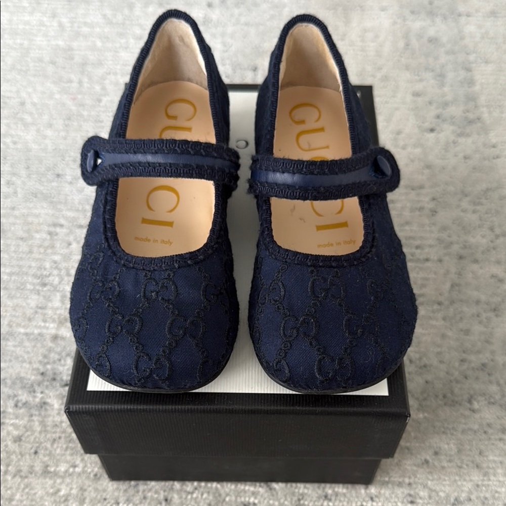 Gucci Blue Dress Shoes with Classic Mary Jane Design